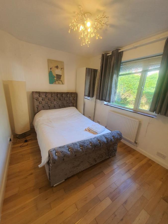 Art Double Bed Room Edgware Exterior photo