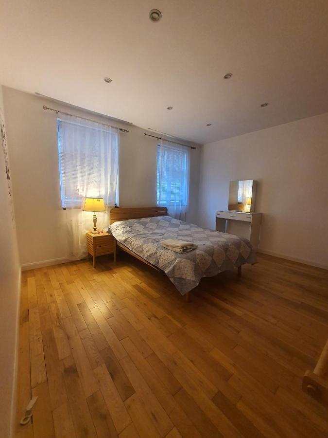 Art Double Bed Room Edgware Exterior photo