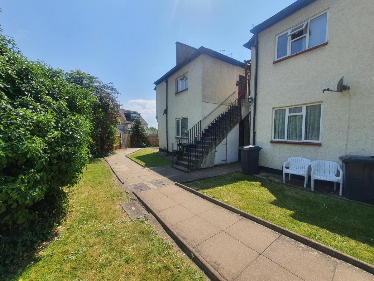 Art Double Bed Room Edgware Exterior photo